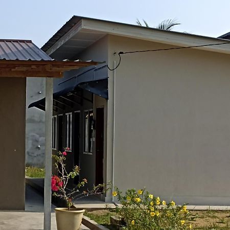 Depulauserai Roomstays Pekan Exterior photo