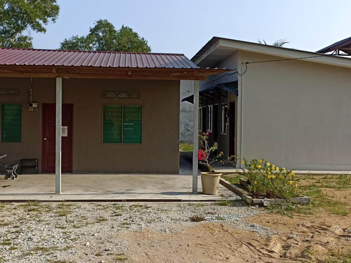 Depulauserai Roomstays Pekan Exterior photo