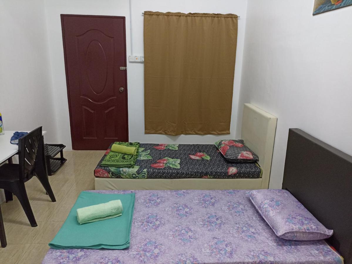 Depulauserai Roomstays Pekan Exterior photo
