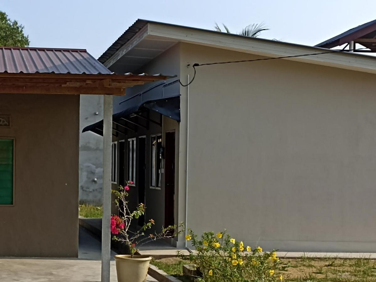 Depulauserai Roomstays Pekan Exterior photo